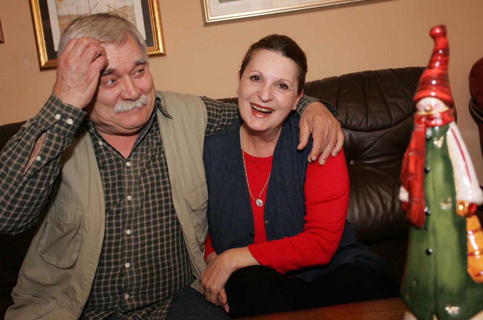 Vjenčali su se 1962., a prve godine braka proveli su skromno, živeći u podrumu obiteljske kuće. Dobili su sinove Deana i Dina, a Đani je svu svoju ljubav prenio na unuke. 