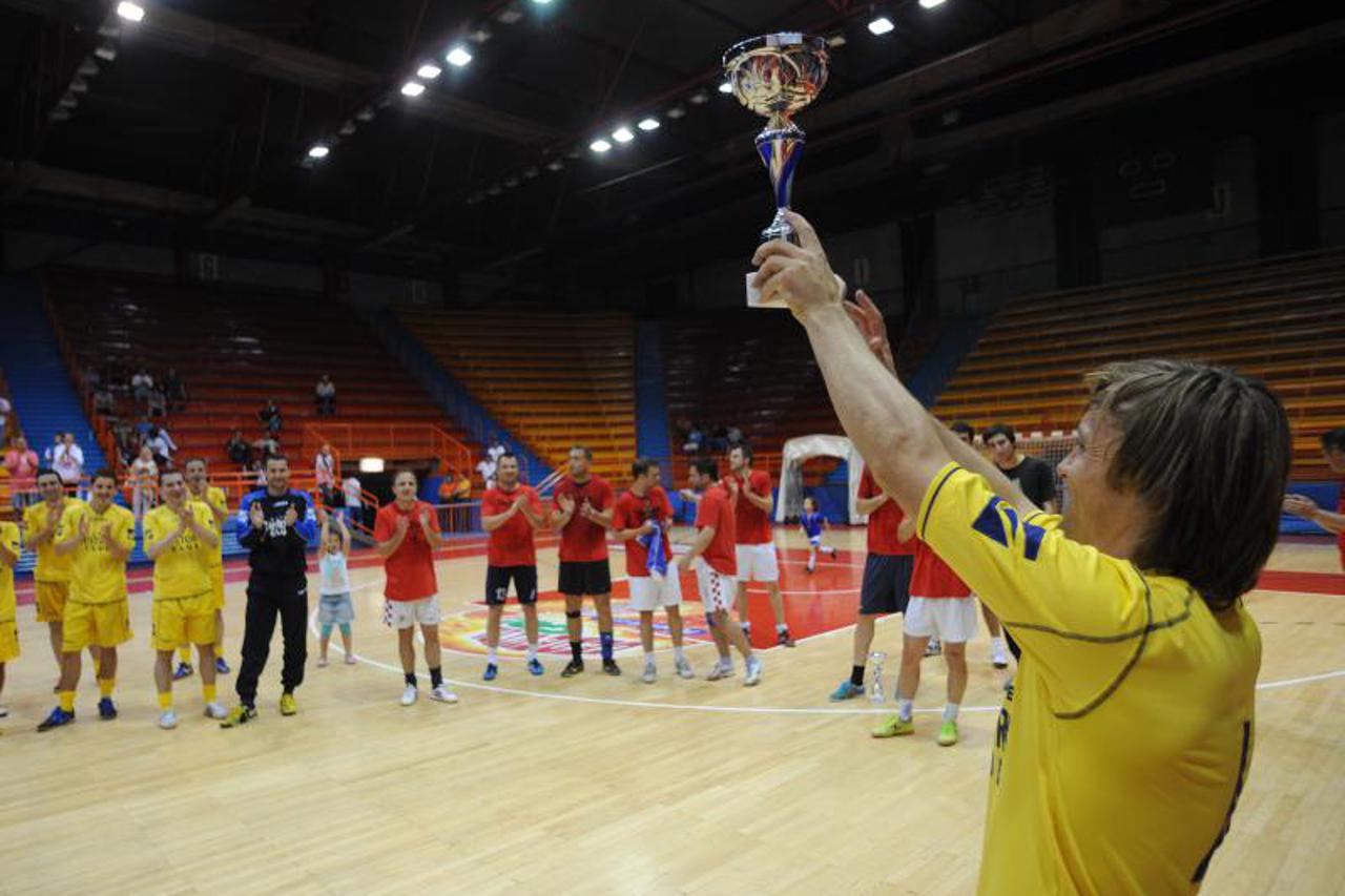 Četiri noćna kafića (1)