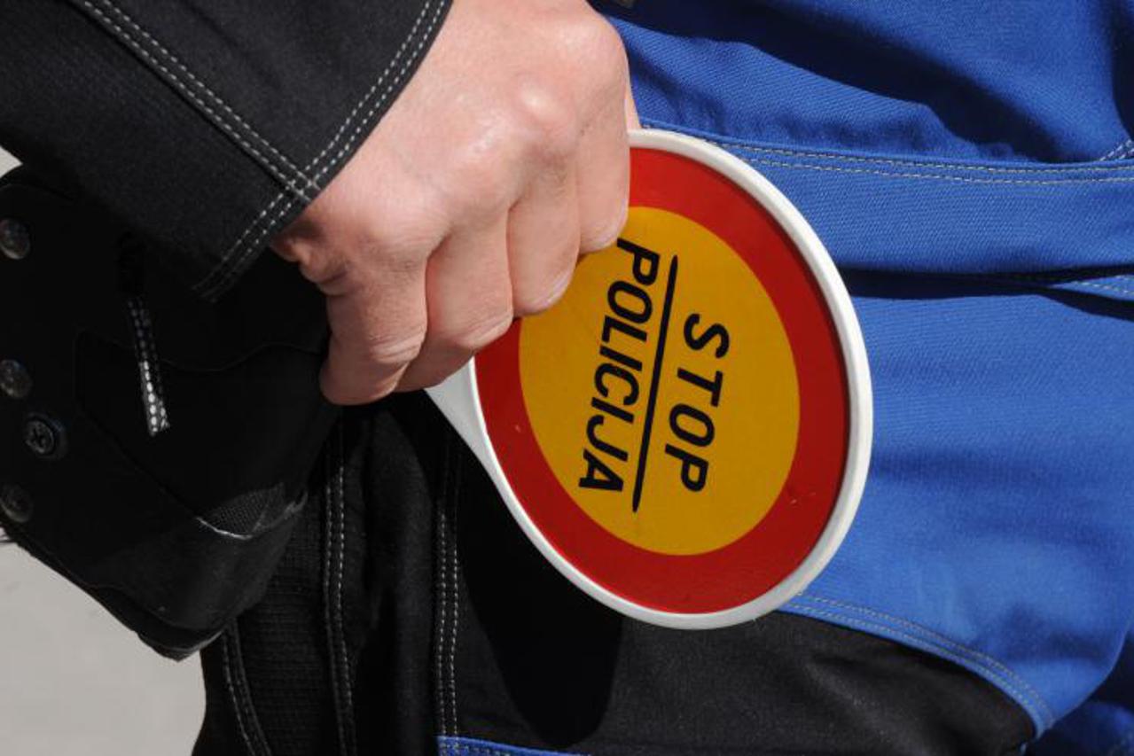 policija