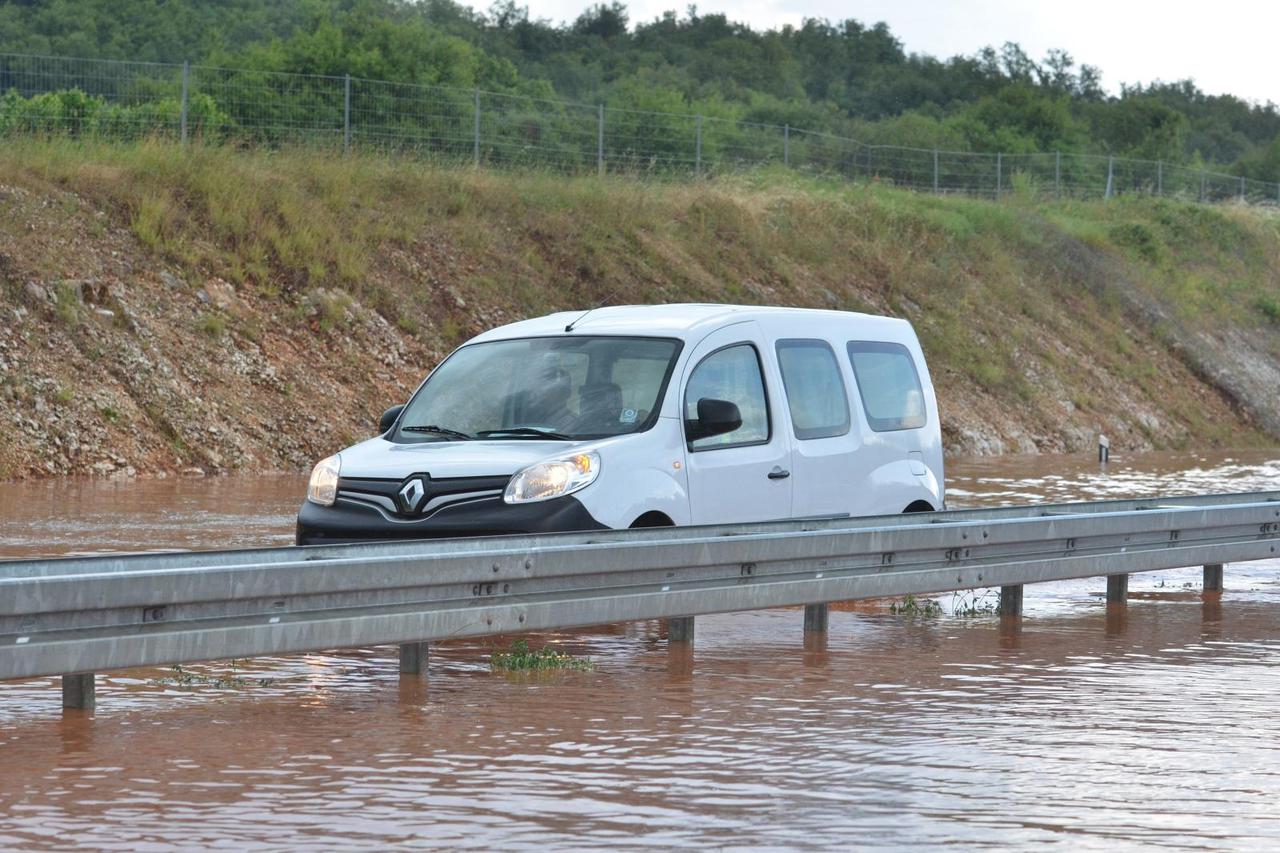 Otežano se vozi dionicom Istarskog ipsilona