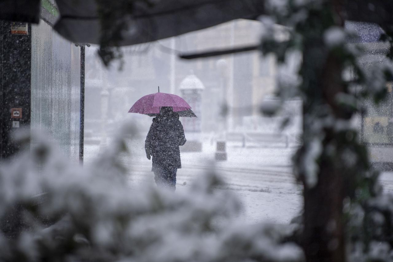 Zagreb: Snijeg ne prestaje padati