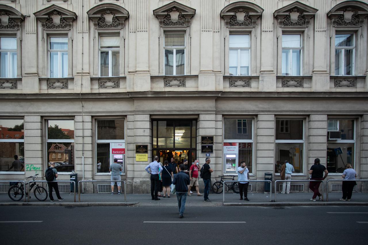 Zagreb: Gužva ispred MUP-a u Petrinjskoj ulici