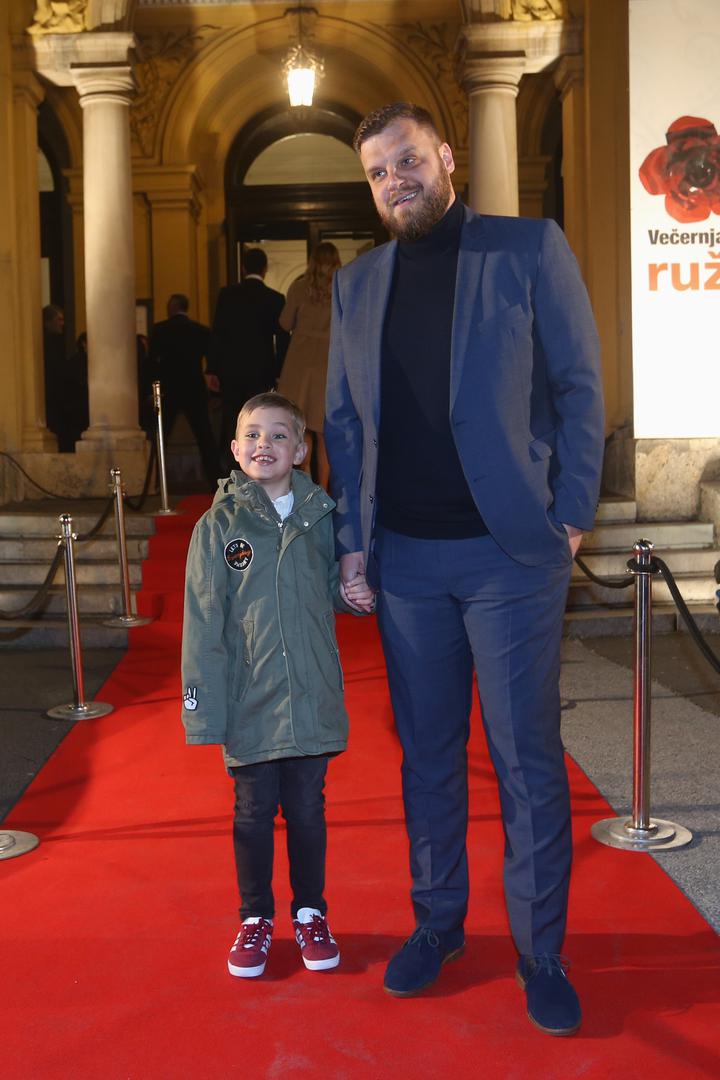 Marko Šapit u društvu sina.