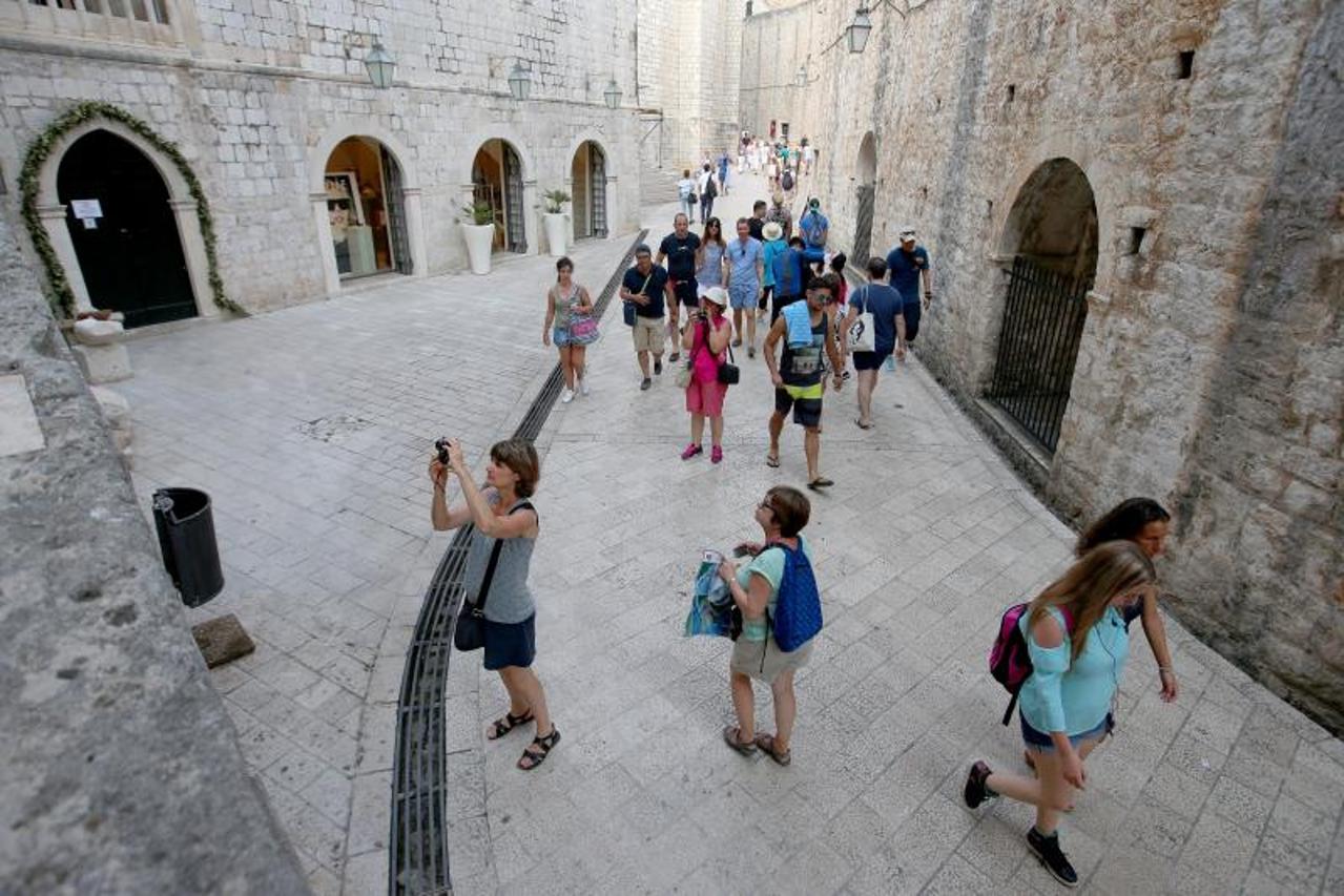 Dubrovnik: Brojni obožavatelji serije Igra prijestolja obilaze lokacije snimanja i kupuju suvenire