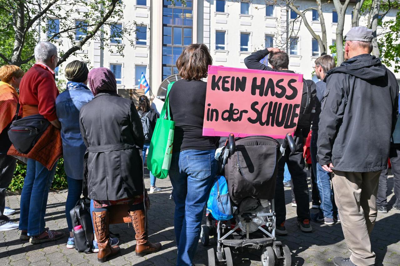 Demonstration in front of the school board in Cottbus