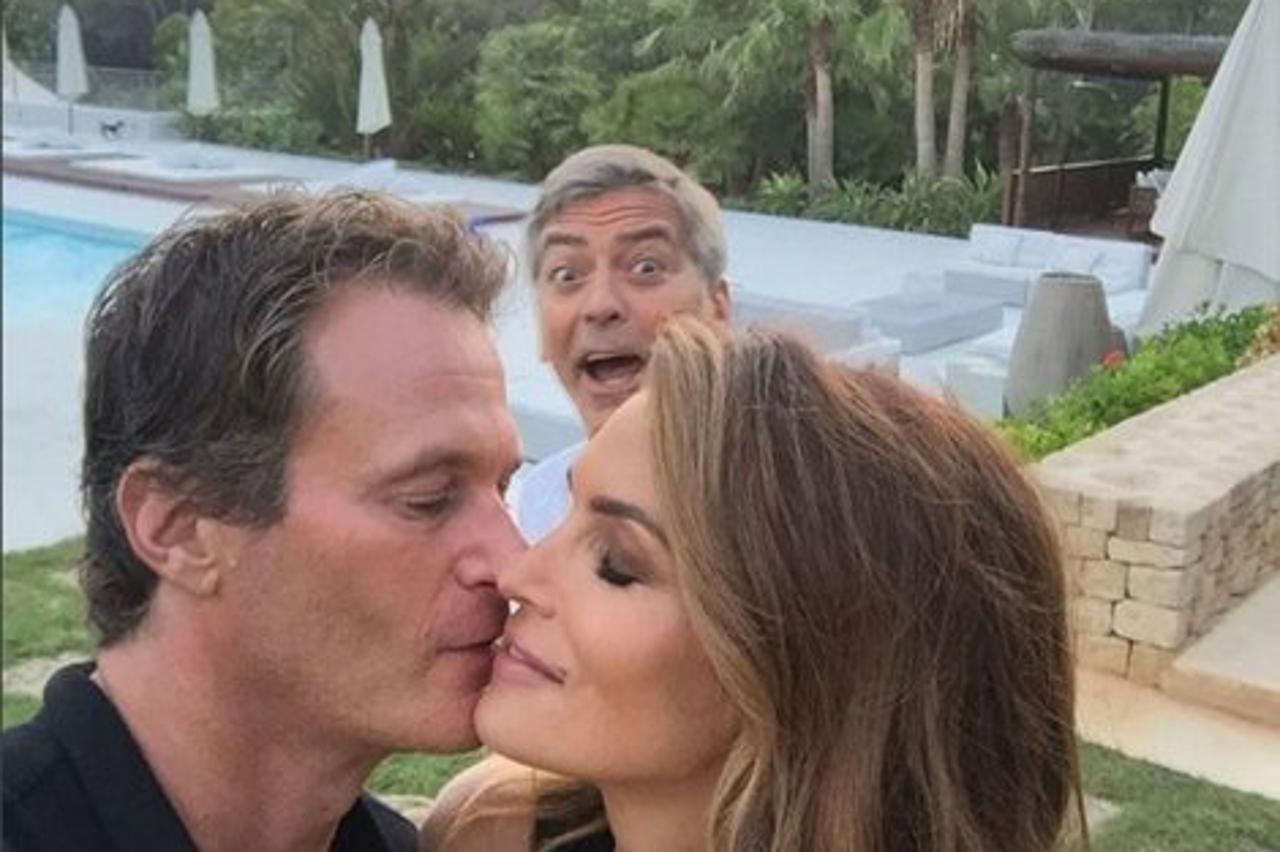cindy crawford selfie