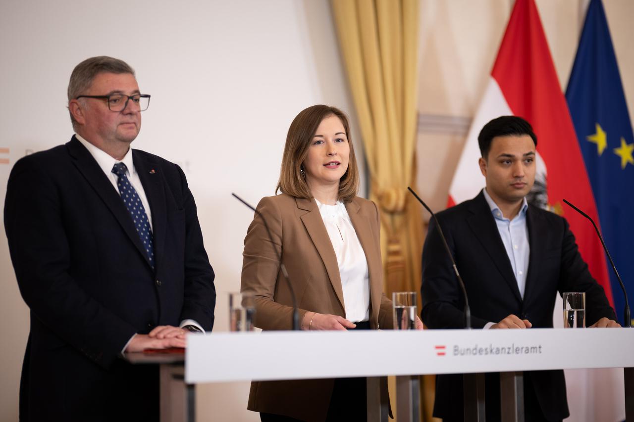 J. Leichtfried (lijevo), C. Bauer i Y. Shetty