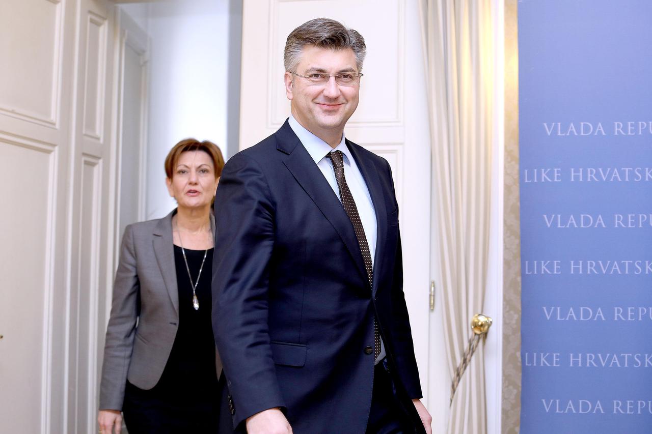 19.01.2017., Zagreb - Nakon sjednice premijer Andrej Plenkovic je odrzao konferenciju za medije na kojoj je objevio da je Vlada donijela odluku o osnivanju Savjeta za pregovore s Molom vezano uz moguci otkup dionica koje drzi ta madjarska kompanija u Ini.