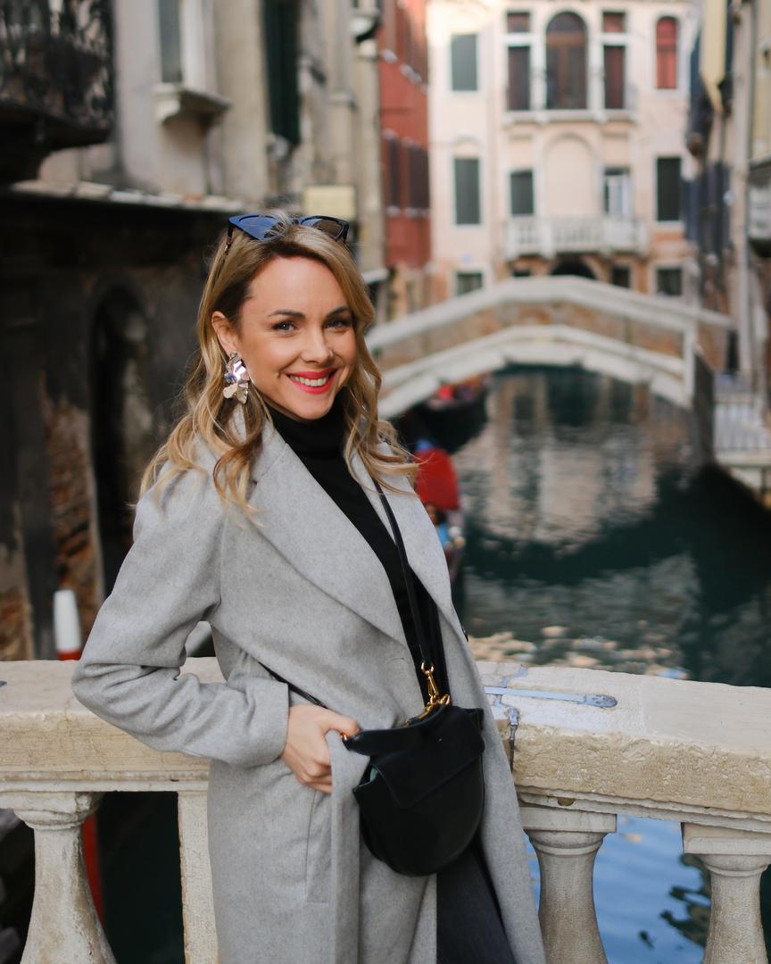 Osim voditeljstva, Mirna se okušala i u glumi. Njezin glumački talent došao je do izražaja u serijama ''Nad lipom 35'', gdje je utjelovila novinarku Ninu, te u ''Bračnim vodama'' i ''Zauvijek susjedima''.