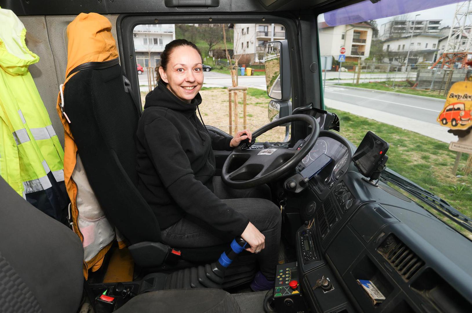07.03.2024.,  Karlovac - Jelena Ivsic (40) jedina je vozacica kamiona u karlovackoj gradskoj tvrtki Cistoca u kojoj radi vec osam godina. Majka je trojice djecaka od 16,15 i 3,5 godine, u slobodno vrijeme vozi i motor. Photo: Kristina Stedul Fabac/PIXSELL