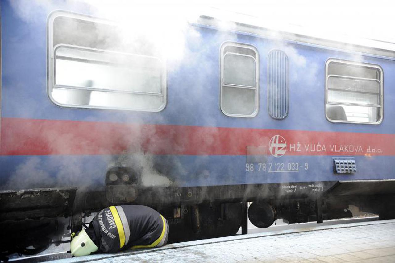 požar vlaka, vatrogasci (1)