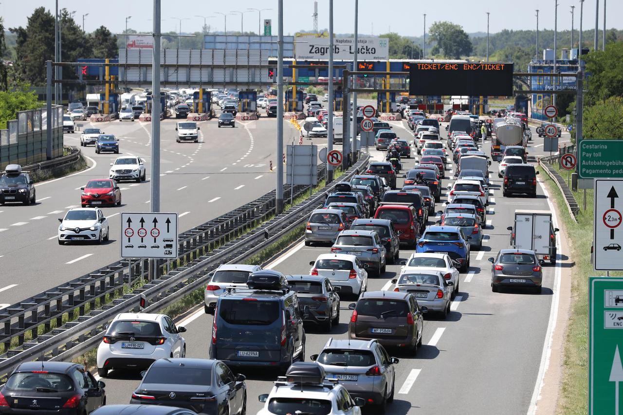 Zagreb: Gužve na naplatnim kućicama u Lučkom prema moru