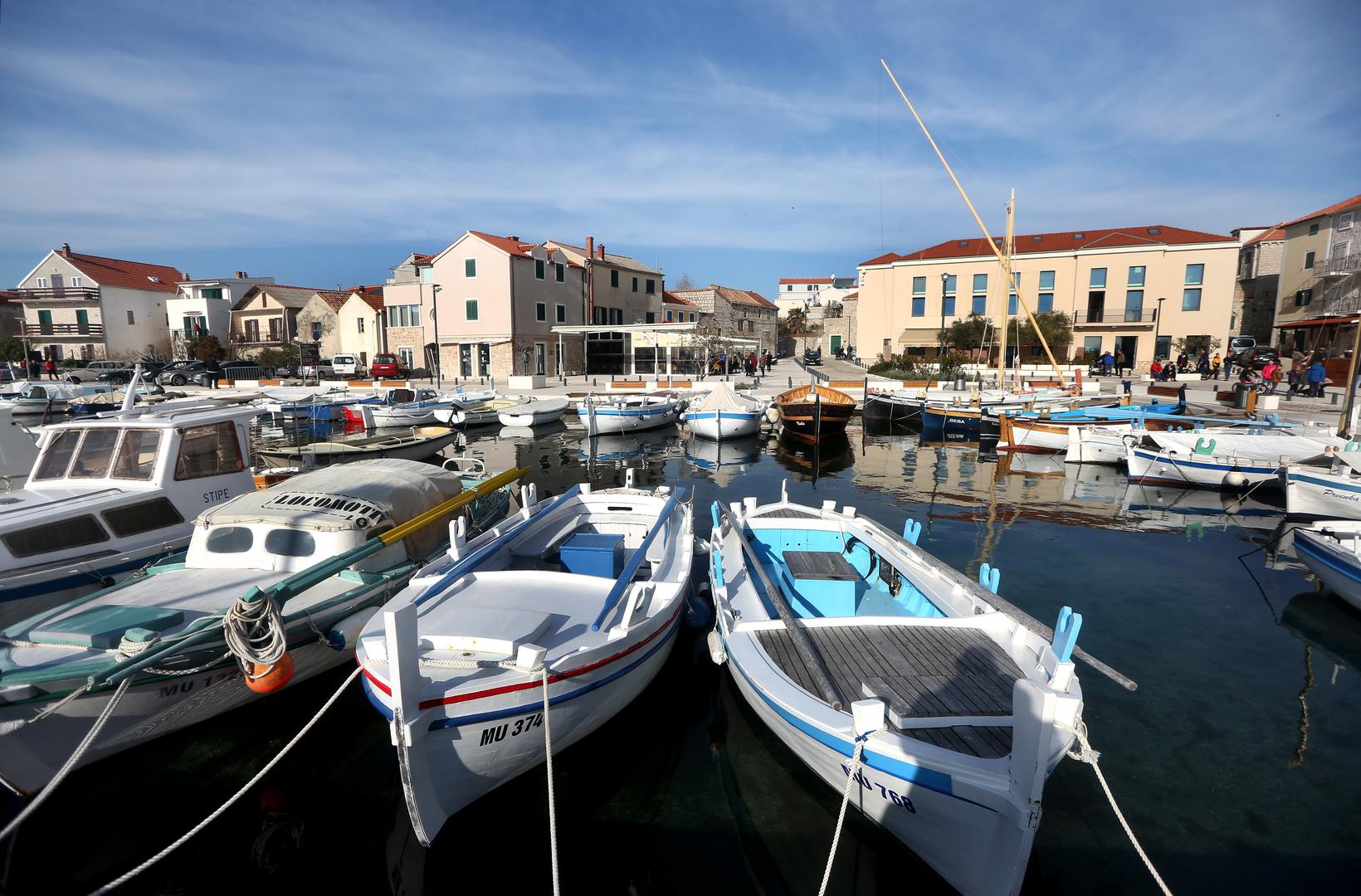 Dosad je sufinancirano obrazovanje 1370 učenika i studenata za ugostiteljsko-turistička zanimanja i zanimanja vezana uz razvoj posebnih oblika turizma za što je isplaćeno 10,7 milijuna kuna.