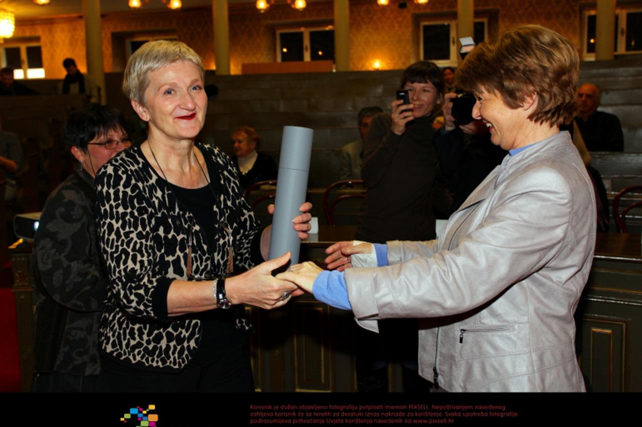 '16.12.2012., Zagreb - U zagrebackoj Starogradskoj vijecnici dodjeljene su nagrade ULUPUH-a za 2012. godinu.  Dobitnica Ana Lendvaj.  Photo: Tomislav Miletic/PIXSELL'