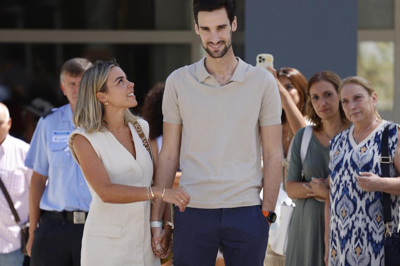 Paris St Germain goalkeeper Sergio Rico leaves hospital after accident