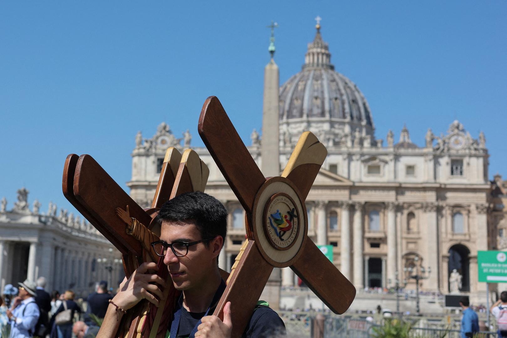Održavaju se mise za papu, moli se u Rimu, u Južnoj Koreji, na Filipinima, Singapuru...