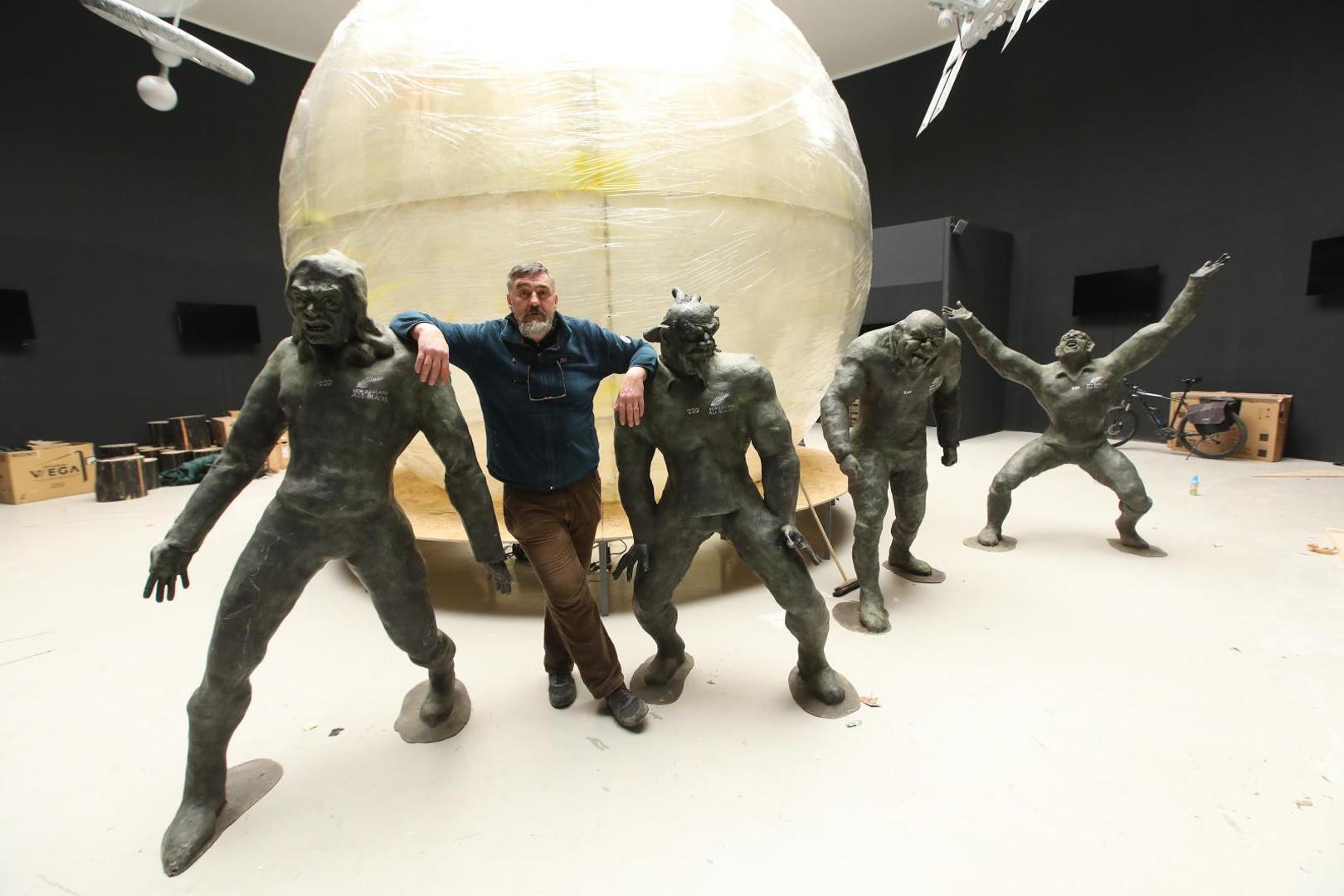 02.02.2021.Zagreb- Pripreme i raspakiravanje izlozaka za Vecernjakovu izlozbu "Hrvatska svijetu" u Domu likovnih umjetnika na Trgu zrtava fasizma.Akademski kipar Marin Marinic.
Photo: Boris Scitar/Vecernji list/PIXSELL