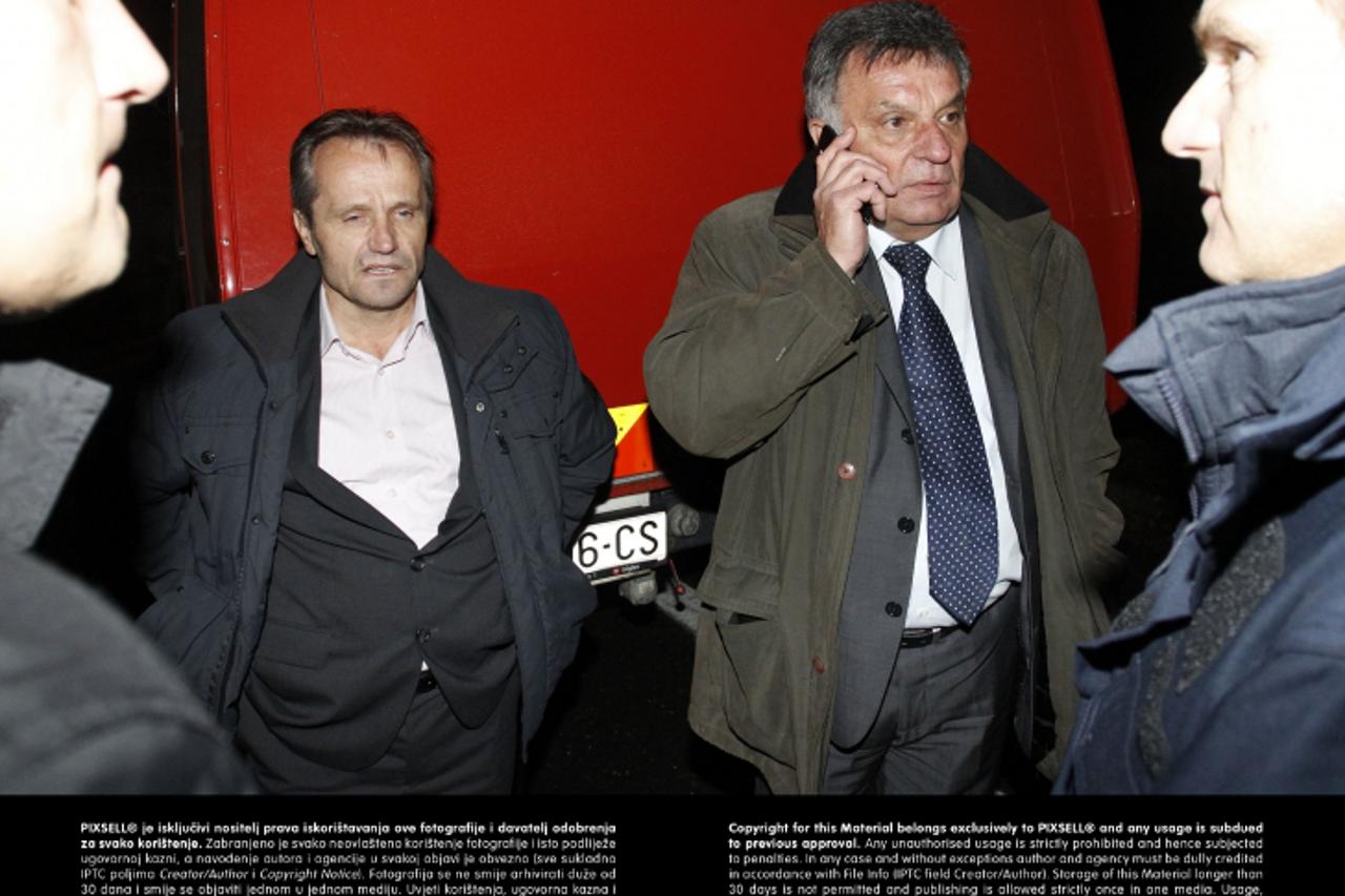 '06.11.2012., Puscine - Zbog popustanja nasipa poplavljeno je medjimursko naselje Puscine. Jedna strana sela kompletno je pod vodom, a stanovnistvo ce biti evakuirano. Zupan Ivan Perhoc i Mladen Horva