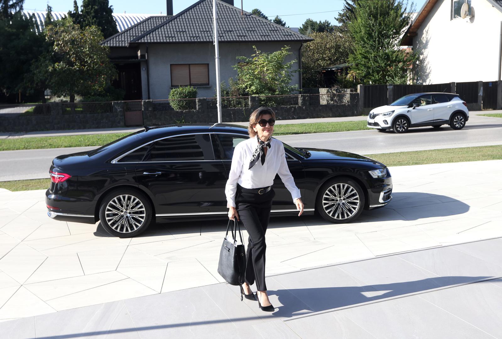 03.10.2023., Koprivnica - U sjedistu Podravke u Ulici Ante Starcevica odrzana je konferencija "Hrvatska kakvu trebamo" u organizaciji Vecernjeg lista. Ovogodisnja konferencija pod nazivom "Izazovna vremena i zenska snaga" posvecena je zenskom leadershipu te odgovara na pitanja mogu li zene na liderskim pozicijama bolje odgovoriti na krizu i izazove te u jesu li krizna vremena prilika za probijanje magicnog staklenog stropa za zene u biznisu. predsjednica Uprave Podravke Martina Dalic Photo: Boris Scitar/PIXSELL