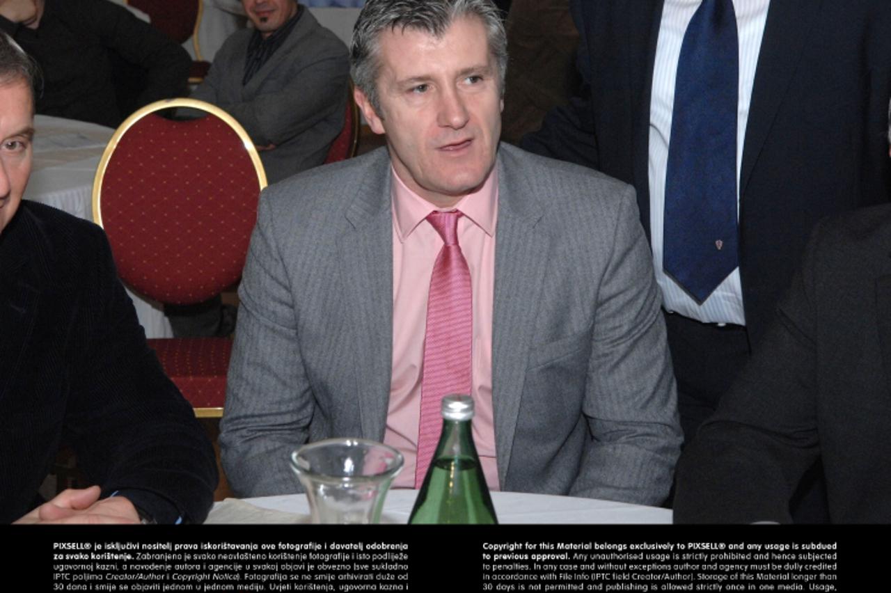 '15.03.2013., Mirkovec - U restoranu Stara skola odrzana je redovna skupstina Hrvatskog nogometnog saveza Krapinsko-zagorske zupanije na kojoj je kao gost bio predsjednik Hrvatskog nogometnog saveza D