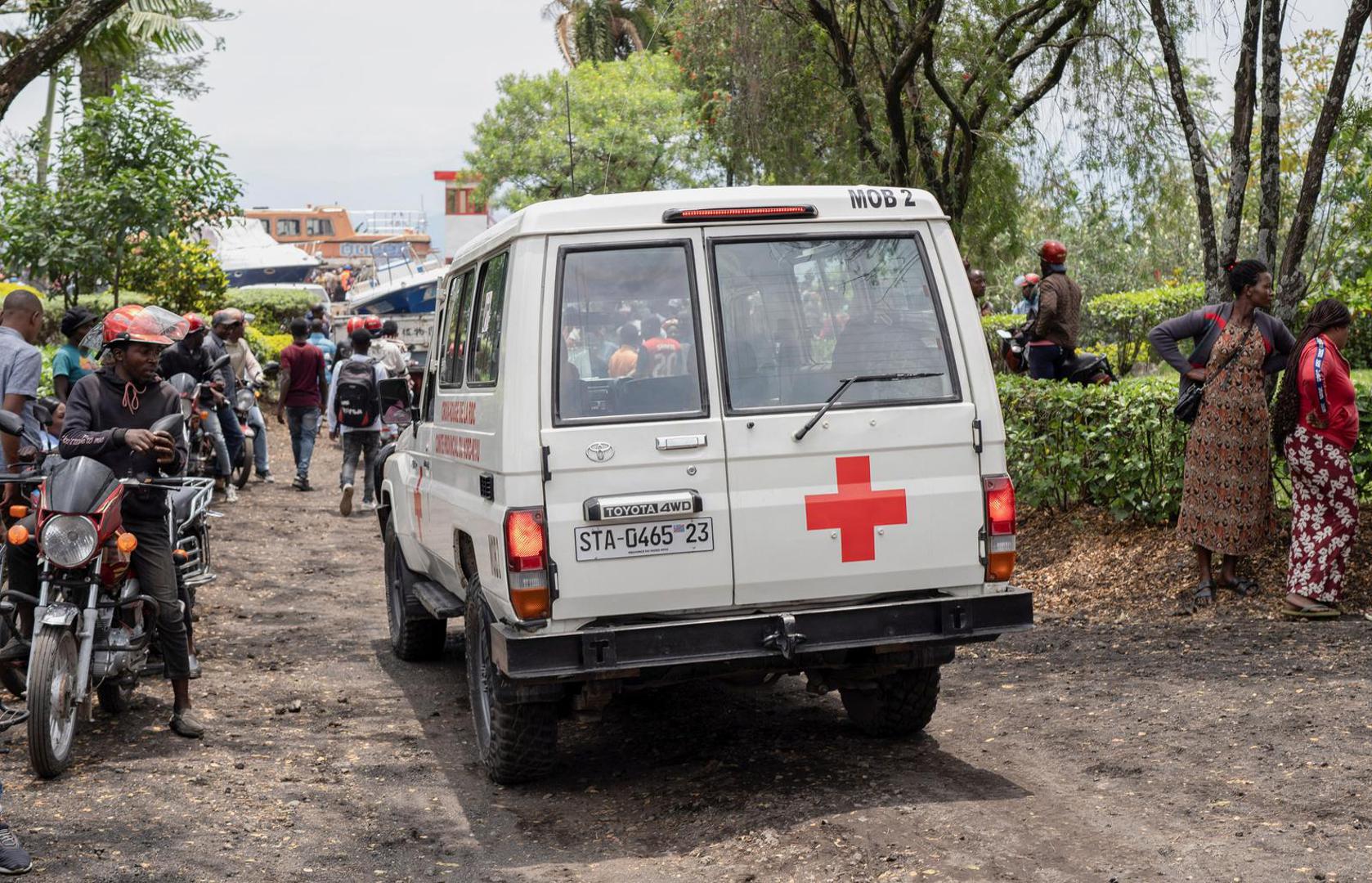 A rescue ambulance drives to the shores of Lake Kivu after a boat ferrying passengers and goods from the Minova villages sank near the Port of Kituku in Goma, North Kivu province of the Democratic Republic of Congo October 3, 2024. REUTERS/Stringer Photo: STRINGER/REUTERS