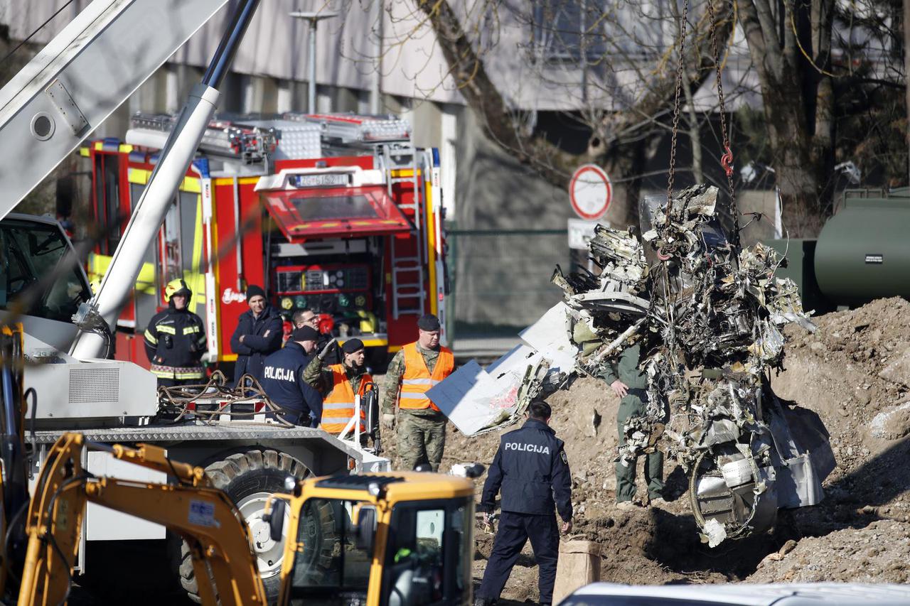 Zagreb: Dio letjelice konačno izvučen
