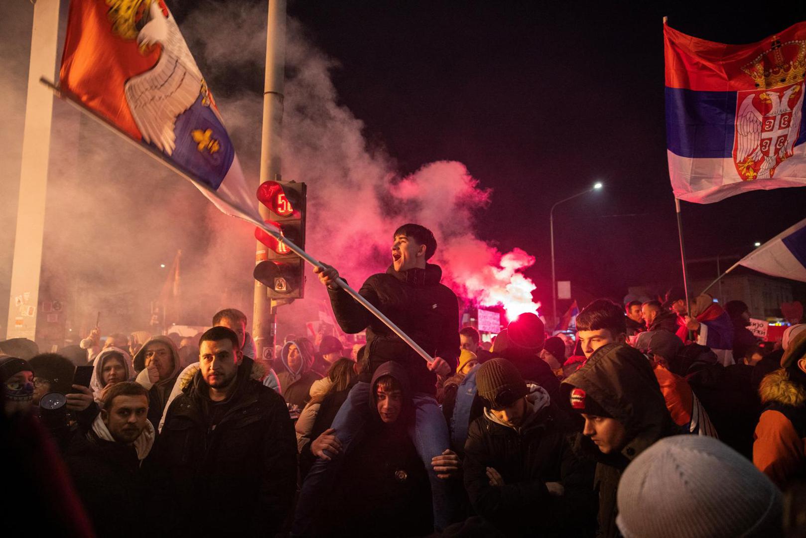 Demonstrators light flares and wave flags during a protest over the fatal November 2024 Novi Sad railway station roof collapse, in Kragujevac, Serbia February 15, 2025. REUTERS/Alkis Konstantinidis Photo: Alkis Konstantinidis/REUTERS