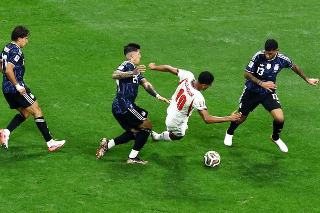 Feed/24Sata-Homepage/2026-28/2026-07-15T193304Z-1548750754-Up1Em7F1Ib3Yn-Rtrmadp-3-Soccer-Worldcup-Eng-Arg.Jpg