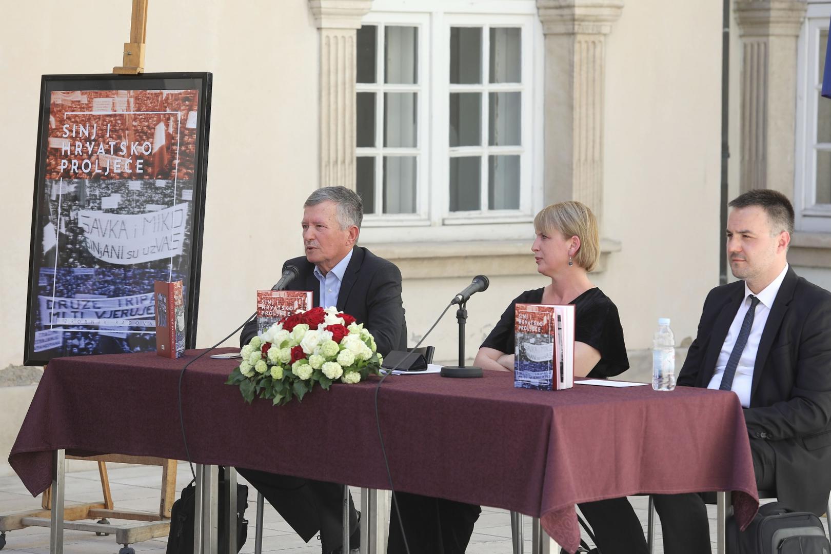 11.05.2021., Zagreb - Predsjednik Republike Zoran Milanovic sudjelovao je u Klovicevim dvorima na predstavljanju zbornika radova „Sinj i Hrvatsko proljece“ prigodom obiljezavanja 50. godina Hrvatskog proljeca.Photo: Patrik Macek/PIXSELL