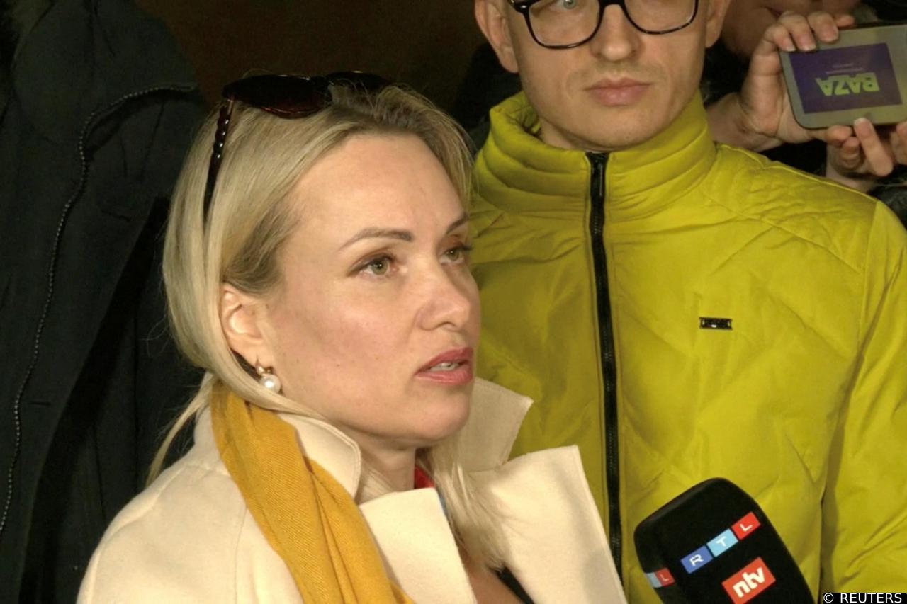 Russian court slaps fine on woman after on-air TV protest