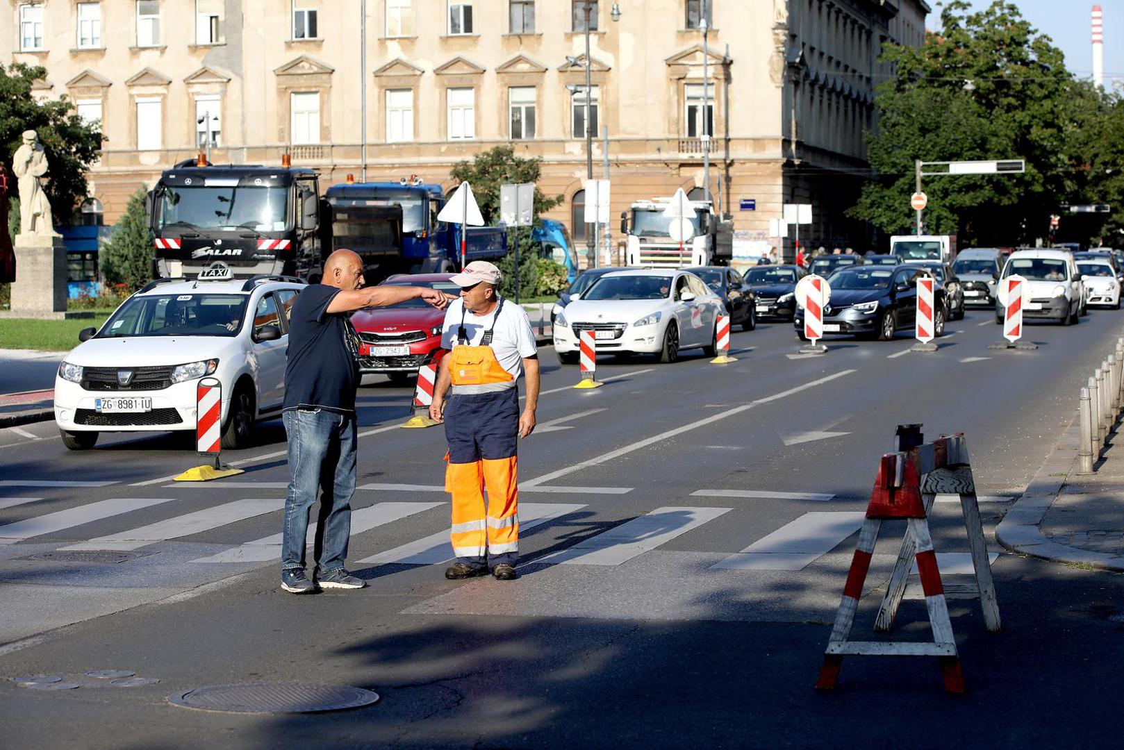 Za vrijeme navedenih radova zavisno od dinamike izvodjenja istih biti ce onemoguceno prometovanje Strossmayerovim trgom.