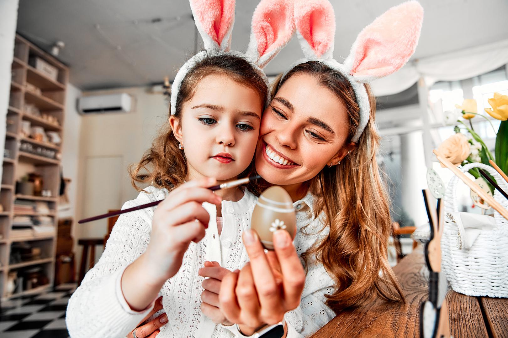 Vaga: Vagama, kojima vlada Venera, blagdani su idealna pozornica za stvaranje sklada i ljepote. Kao rođeni diplomati i estete, one su "društveno ljepilo" obitelji – potrudit će se da dekoracije budu profinjene, ali i da se izbjegnu svi sukobi. Vješto će miriti zavađene strane i voditi ugodne razgovore kako bi se svi osjećali uključeno. Njihov ključni doprinos nije u kuhanju, već u stvaranju neopipljive atmosfere mira, zajedništva i ljepote, slaveći povezanost s najbližima.