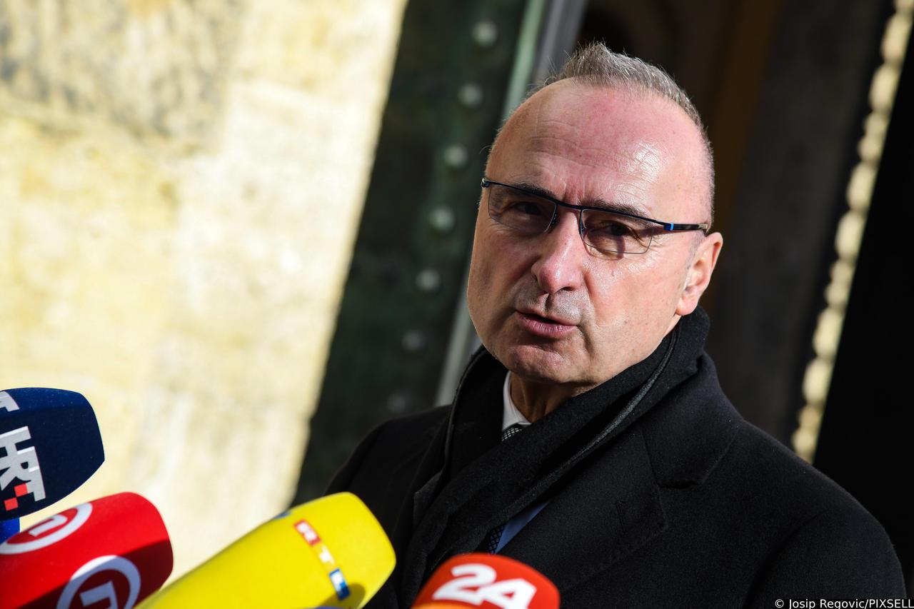 Zagreb: Ministar Grlić Radman dao izjavu za okupljene medije nakon mise zahvalnice
