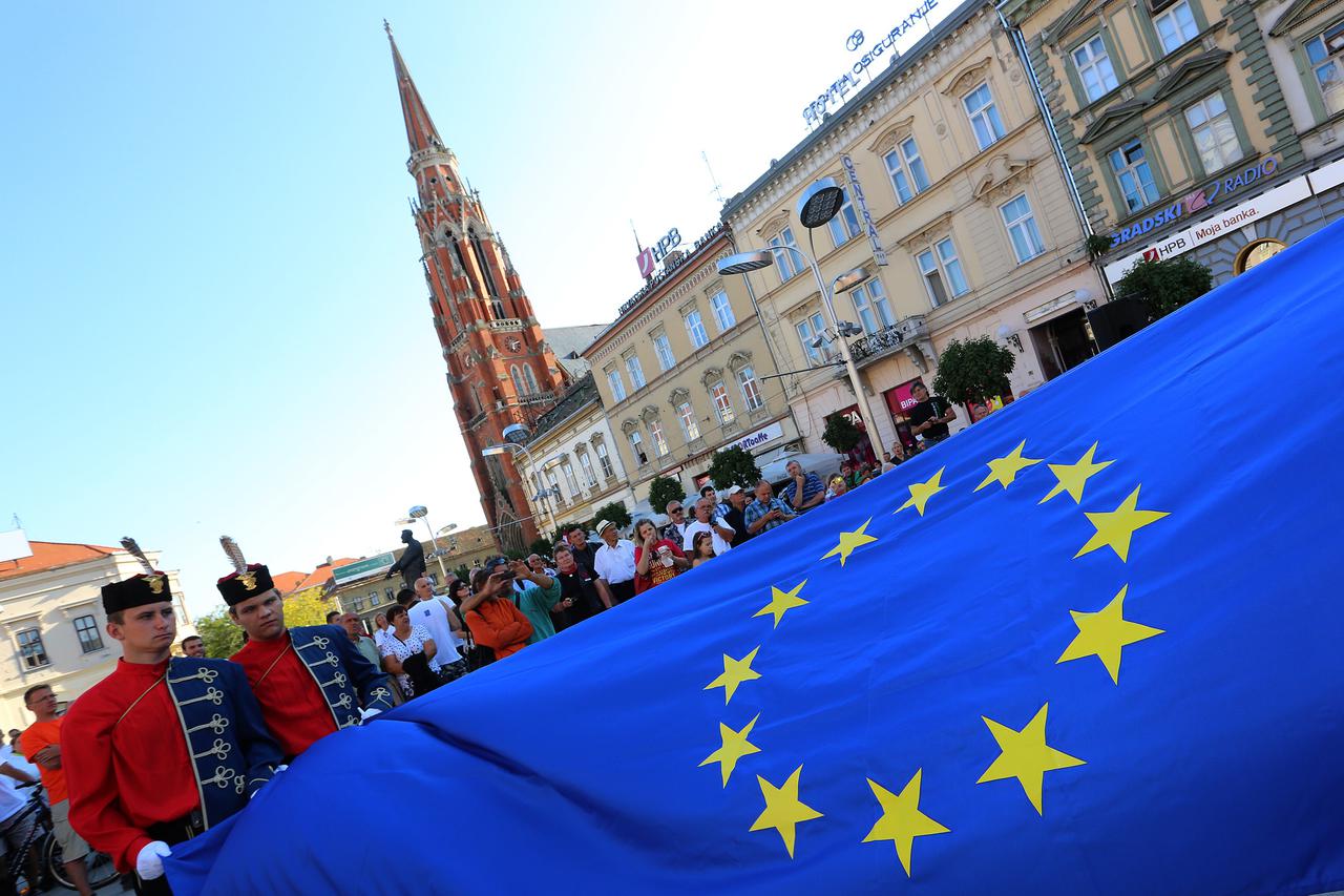 Građani slave ulazak Hrvatske u Europsku uniju