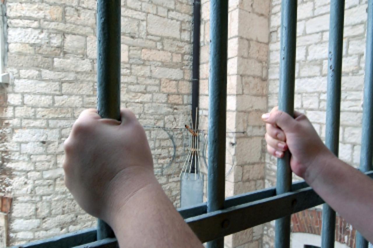'02.12.2008-, Pula - Pulski zatvor je kaznionica zatvorenog tipa, a smatra se jednim od najsigurnijih u RH te je jedan od cetiri zatvora u drzavi koji imaju poseban odjel za izdrzavanje kazne. Iako po