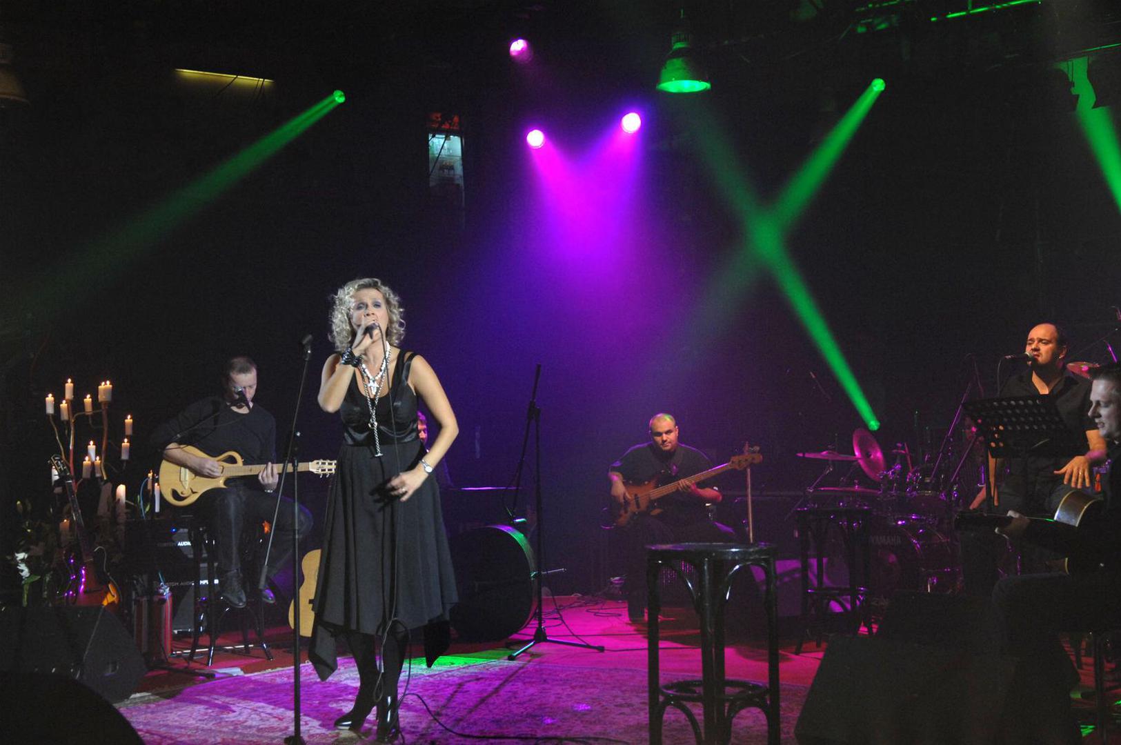 Vanna je na sceni već dugi niz godina, a kako se mijenjala pogledajte u našoj galeriji. 