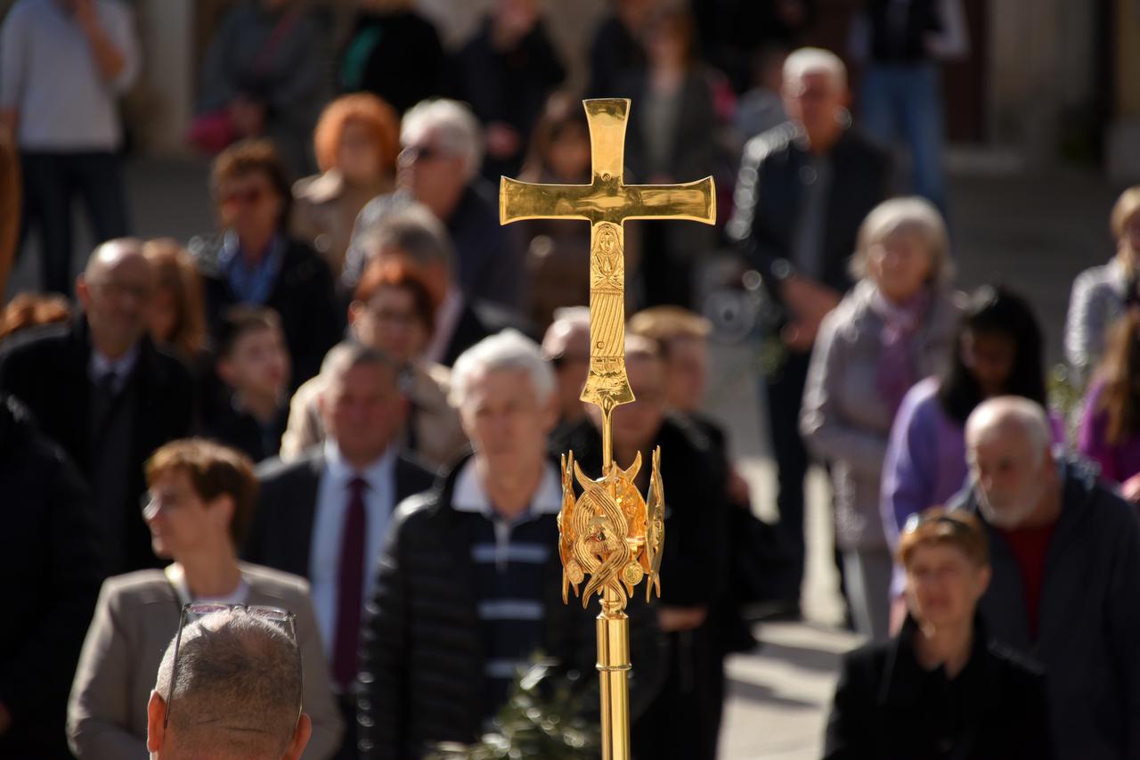 Procesijom i misom obilježen blagdan Cvjetnice u Puli