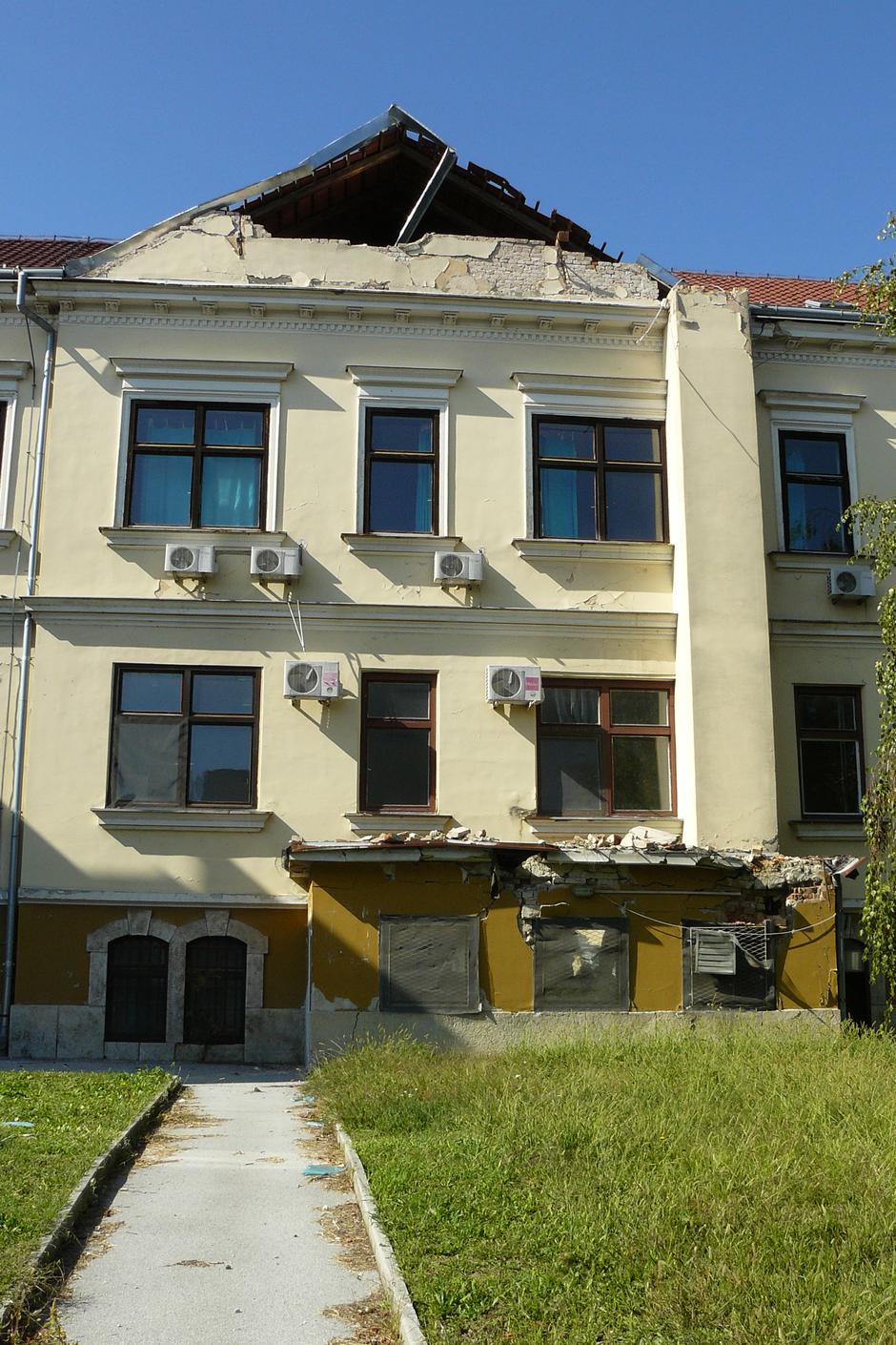 Tepih centar donirao sisačkoj bolnici vrijedan aparat