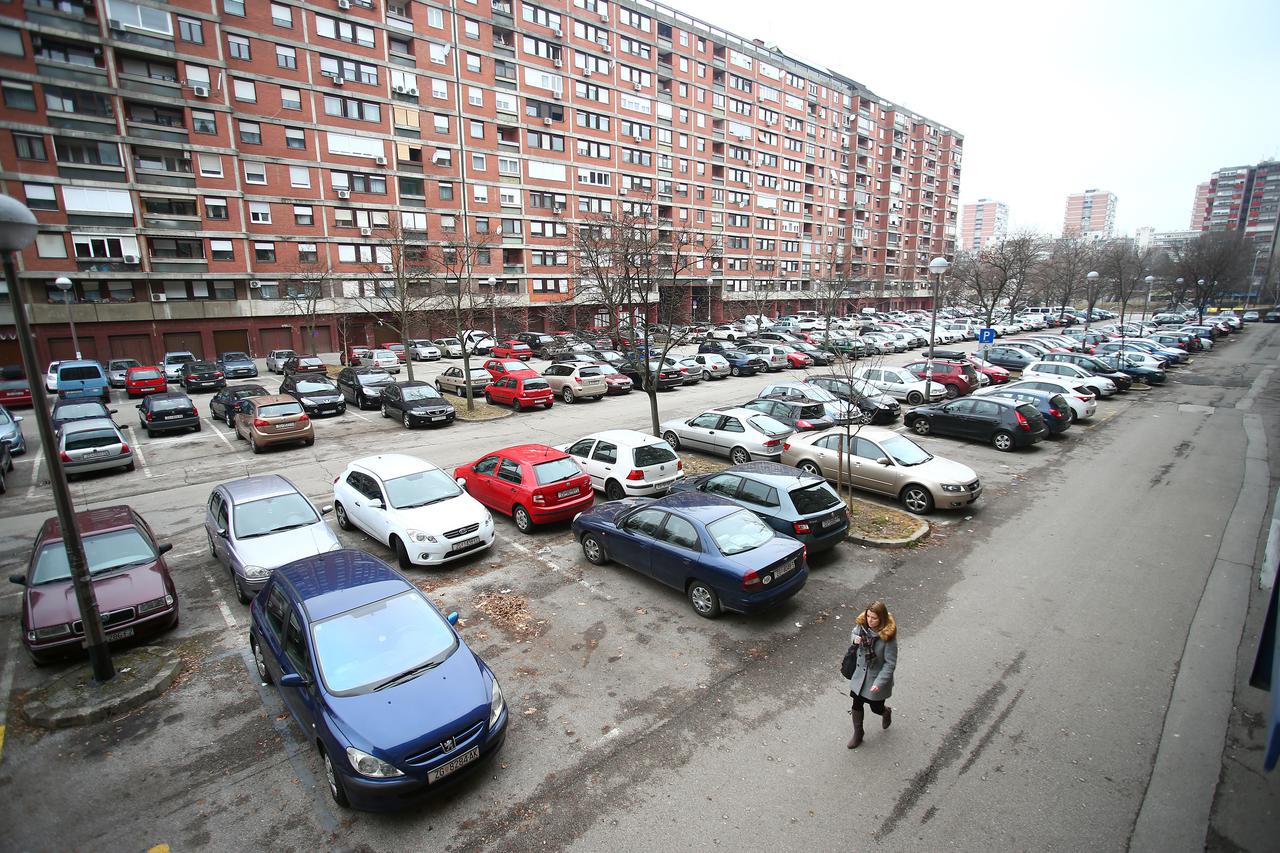 10.02.2017., Zagreb - Parkiralista u naselju Savica. DKS_5615088 Photo: Slavko Midzor/PIXSELL