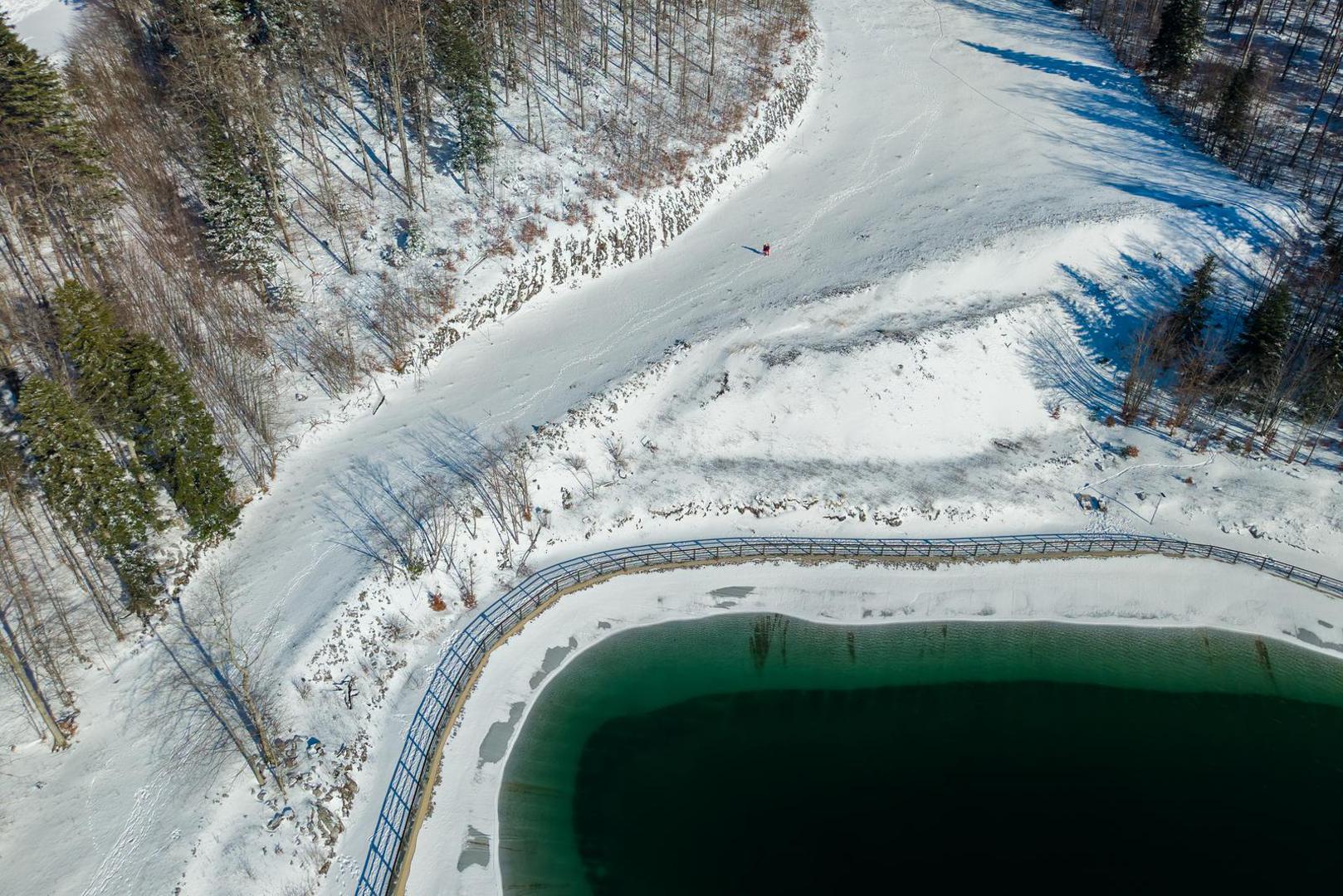 Zimski uvjeti napokon su stigli na Platak, a prve snimke iz zraka otkrivaju koliko je popularno riječko izletište uronilo u pravu snježnu idilu.