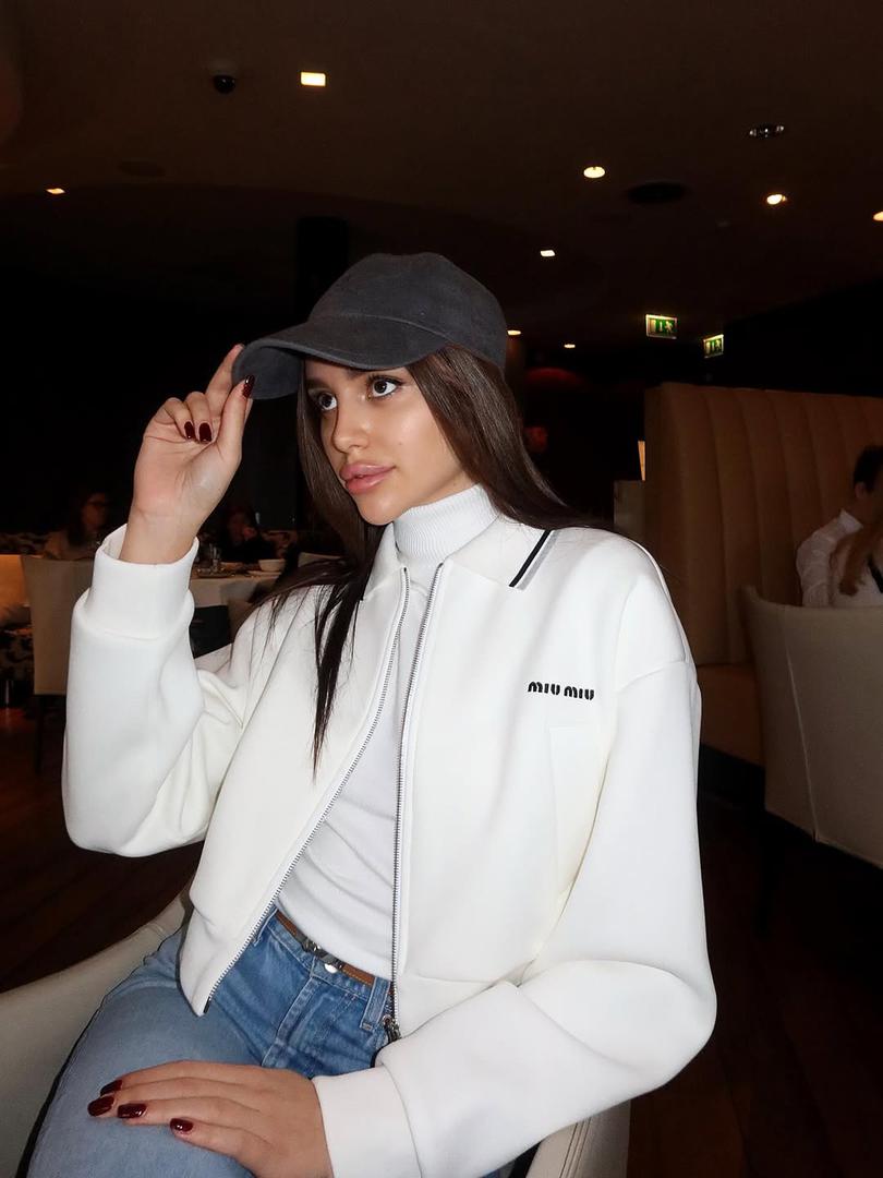 Srpski Informer piše da je Lara popunila usne hijaluronskim filerima, a korigirala je i nos.