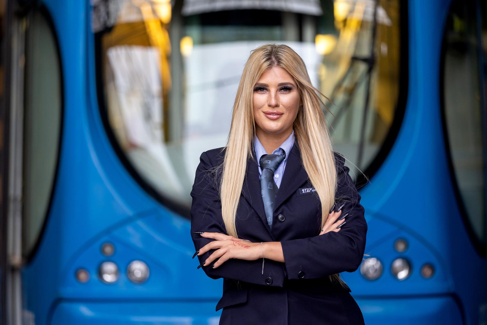 Od tada redovito sudjeluje u posebnim projektima, pa je tijekom adventskog razdoblja upravljala i popularnim Božićnim tramvajem, pritom odjevena u lik Bake Mraz.