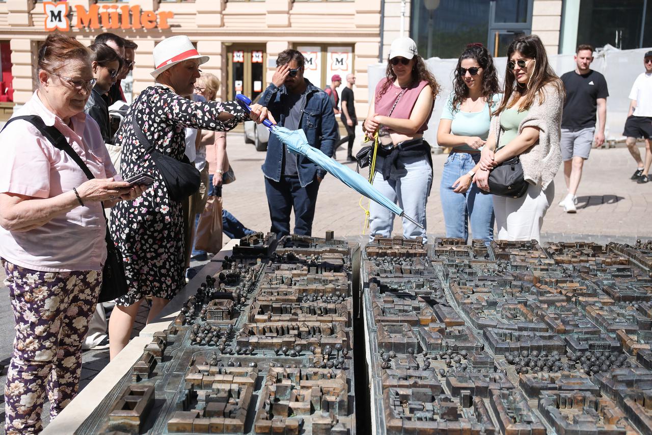 Zagreb: Veliki broj turista je u razgledavanju grada