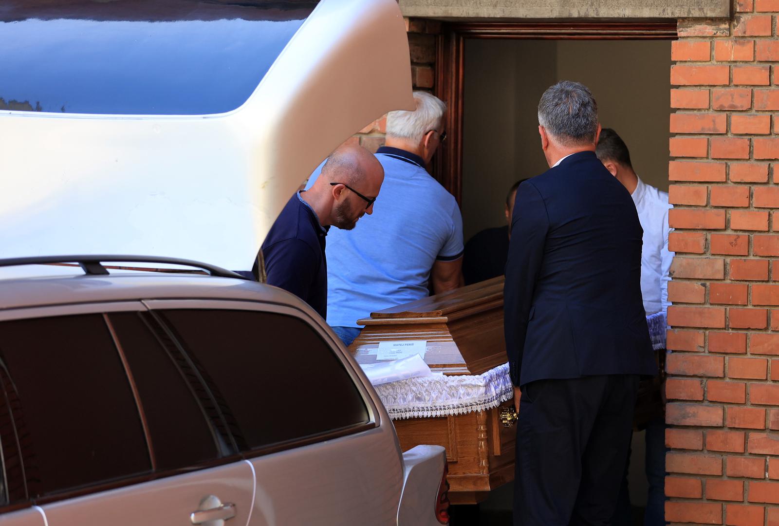 20.05.2022., Beograd, Srbija - Ispracaj Mateja Perisa u crkvi Svetog Antuna Padovanskog gdje misu predvodi mons. Stanislav Hocevar. Tijelo Mateja Perisa je pronadjeno u Dunavu nakog sto je nestao u noci 31. prosinca 2021. godine. Photo: Davor Javorovic/PIXSELL