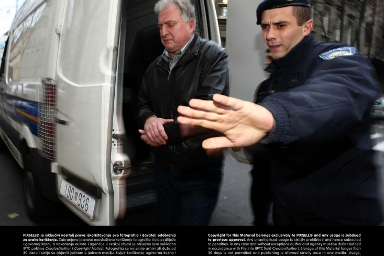 '11.12.2009., Hrvatska, Zagreb-  Privodjenje bivseg gradonacelnika Zlatara Marijana Djureka na ispitivanje u USKOK.  Photo: Jurica Galoic/PIXSELL'