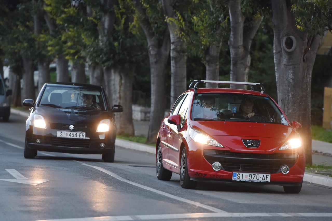 Od danas vozači moraju imati upaljena svjetla na automobilima