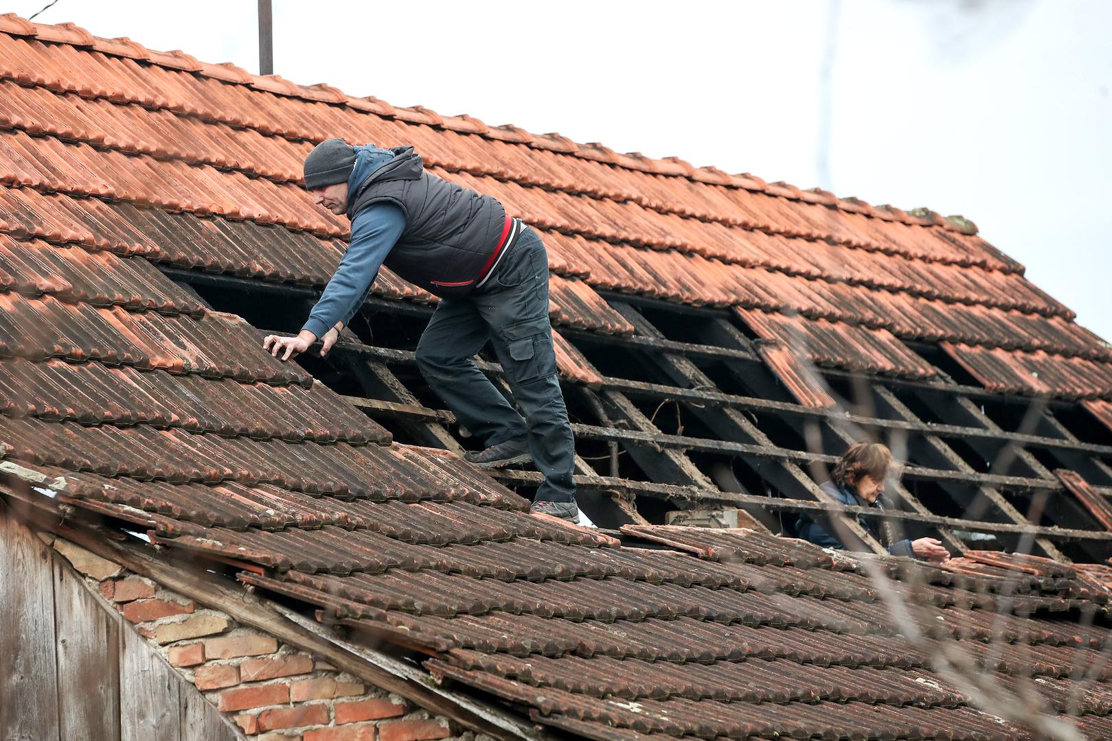 28.12.2020., Brest Pokupski - Tesko stradale kuce nakon jutrosnjeg potresa. Photo: Igor Kralj/PIXSELL