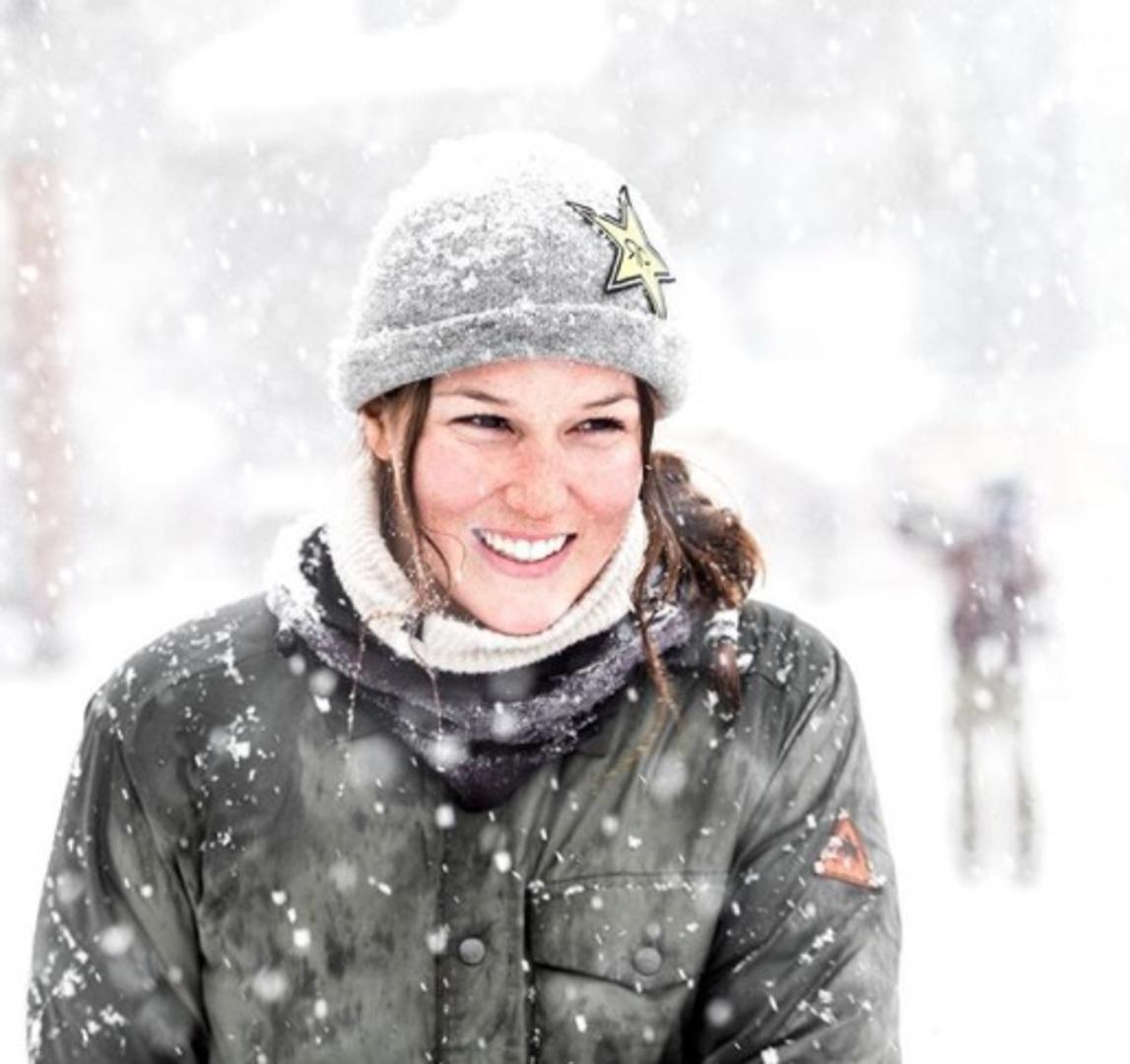 Kanađanka Spencer O'Brien (29) dvostruka je svjetska prvakinja u daskanju na snijegu. Uvijek je među favoritkinjama za medalju. Osvojila je pet medalja na X Gamesu.