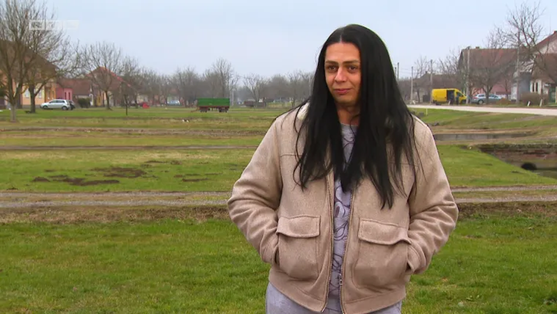 Svoje slobodno vrijeme najčešće provodi rolajući se, provodeći vrijeme na vikendici, ali i sa svojim psima. 