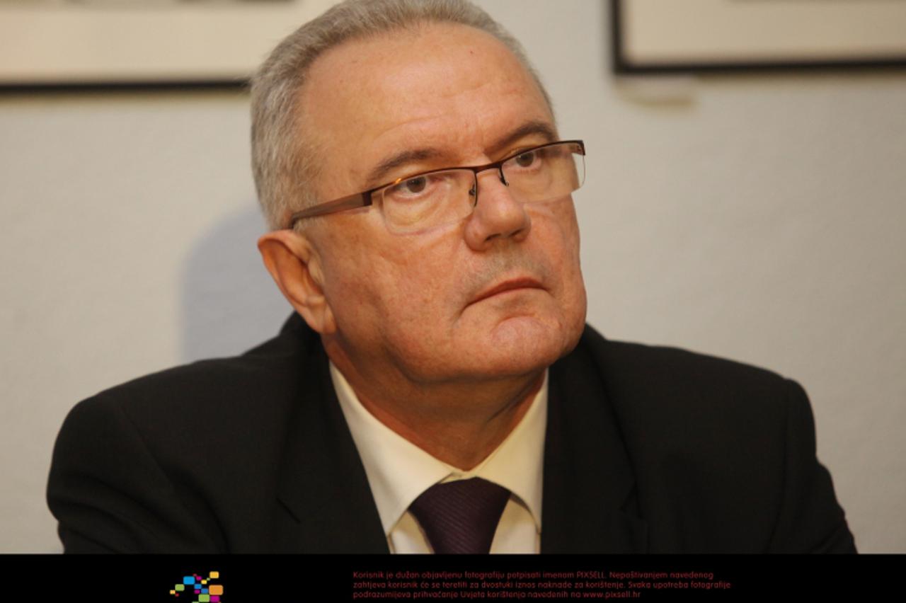 '12.01.2012., Zadar - Gradjani Zadra imali su priliku poslusati predavanje o Europskoj uniji na kojem su izlagali Neven Mimica, Ingrid Anticevic Marinovic i Nikola Turcinov. Photo: Filip Brala/PIXSELL